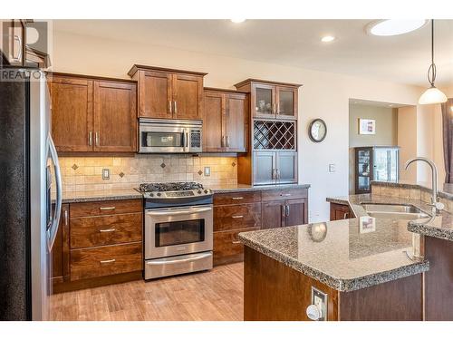 663 Denali Court Unit# 347 Lot# 63, Kelowna, BC - Indoor Photo Showing Kitchen With Double Sink