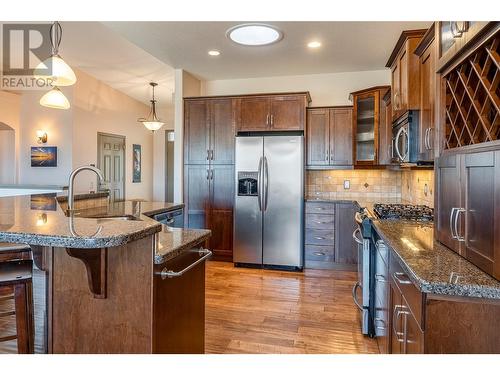 663 Denali Court Unit# 347 Lot# 63, Kelowna, BC - Indoor Photo Showing Kitchen With Upgraded Kitchen