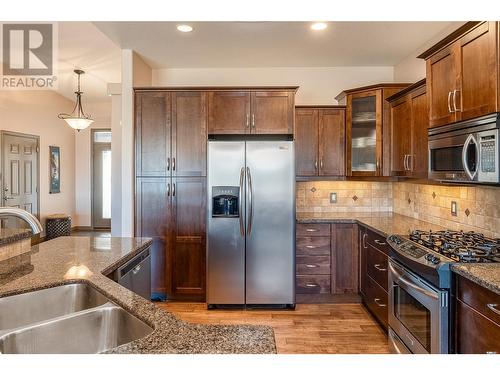 663 Denali Court Unit# 347 Lot# 63, Kelowna, BC - Indoor Photo Showing Kitchen With Double Sink