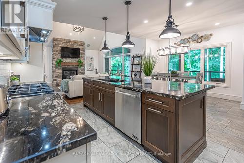 28 Heron Boulevard, Springwater (Snow Valley), ON - Indoor Photo Showing Kitchen With Upgraded Kitchen