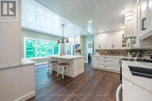 28 Heron Boulevard, Springwater (Snow Valley), ON - Indoor Photo Showing Kitchen With Upgraded Kitchen