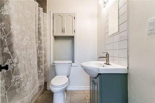 92 Ashley Street, Hamilton, ON - Indoor Photo Showing Bathroom