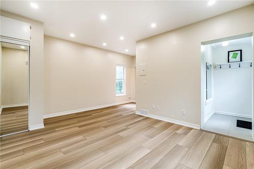 92 Ashley Street, Hamilton, ON - Indoor Photo Showing Other Room