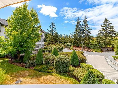 256-4488 Chatterton Way, Saanich, BC - Outdoor