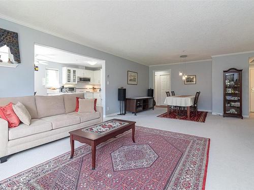 256-4488 Chatterton Way, Saanich, BC - Indoor Photo Showing Living Room