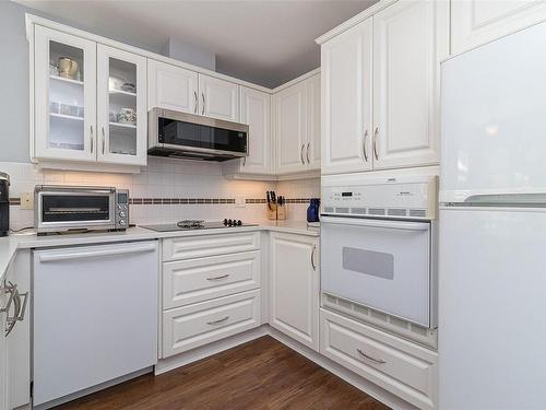 256-4488 Chatterton Way, Saanich, BC - Indoor Photo Showing Kitchen