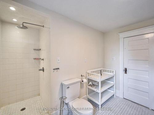 424 8Th Concession Rd E, Hamilton, ON - Indoor Photo Showing Bathroom