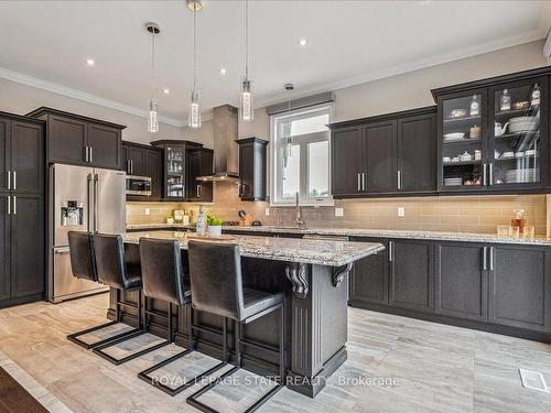 44 Riesling Crt, Hamilton, ON - Indoor Photo Showing Kitchen With Upgraded Kitchen