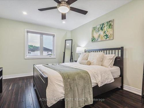 44 Riesling Crt, Hamilton, ON - Indoor Photo Showing Bedroom