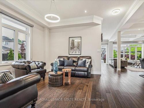 44 Riesling Crt, Hamilton, ON - Indoor Photo Showing Living Room