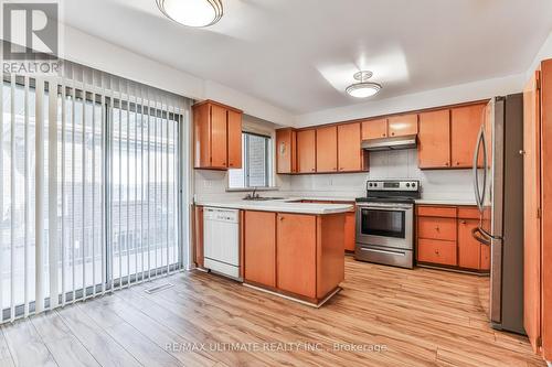 90 Charlton Boulevard, Toronto (Newtonbrook West), ON - Indoor Photo Showing Kitchen