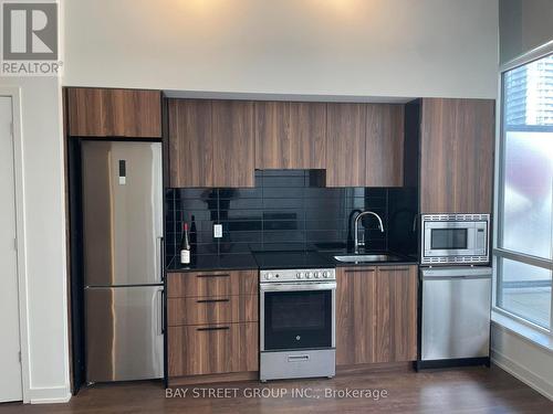 611 - 18 Maitland Terrace N, Toronto (Church-Yonge Corridor), ON - Indoor Photo Showing Kitchen