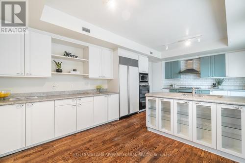 800 - 38 Avenue Road, Toronto (Annex), ON - Indoor Photo Showing Kitchen