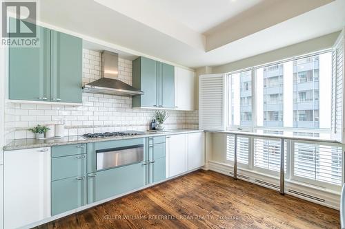 800 - 38 Avenue Road, Toronto (Annex), ON - Indoor Photo Showing Kitchen With Upgraded Kitchen