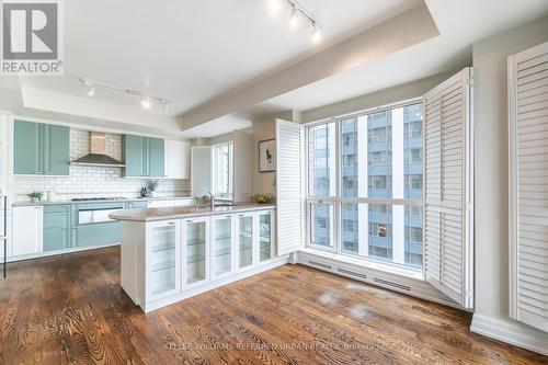 800 - 38 Avenue Road, Toronto (Annex), ON - Indoor Photo Showing Kitchen