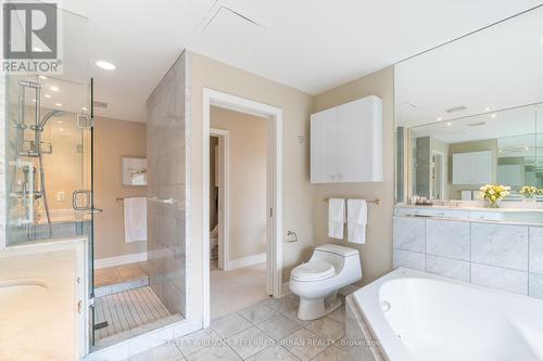 800 - 38 Avenue Road, Toronto (Annex), ON - Indoor Photo Showing Bathroom