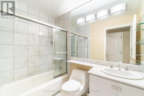 800 - 38 Avenue Road, Toronto (Annex), ON - Indoor Photo Showing Bathroom