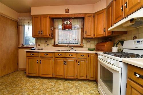 212 West 33Rd Street, Hamilton, ON - Indoor Photo Showing Kitchen