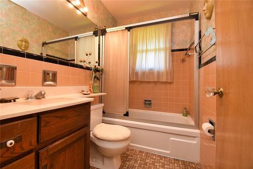 212 West 33Rd Street, Hamilton, ON - Indoor Photo Showing Bathroom