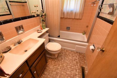 212 West 33Rd Street, Hamilton, ON - Indoor Photo Showing Bathroom