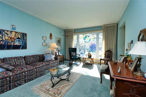 212 West 33Rd Street, Hamilton, ON - Indoor Photo Showing Living Room