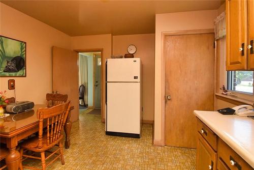 212 West 33Rd Street, Hamilton, ON - Indoor Photo Showing Kitchen