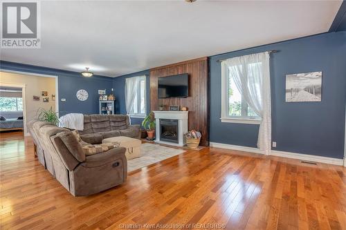 336 Delaware Avenue, Chatham, ON - Indoor Photo Showing Living Room With Fireplace