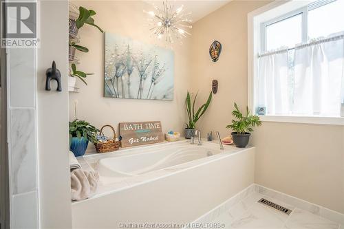 336 Delaware Avenue, Chatham, ON - Indoor Photo Showing Bathroom