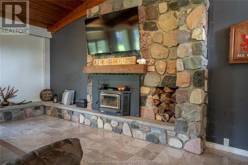 336 Delaware Avenue, Chatham, ON - Indoor With Fireplace