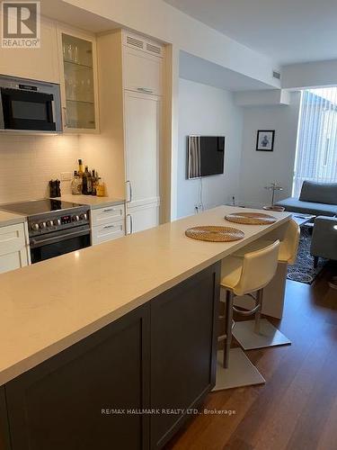 310 - 25 Malcolm Road, Toronto (Leaside), ON - Indoor Photo Showing Kitchen