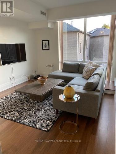 310 - 25 Malcolm Road, Toronto (Leaside), ON - Indoor Photo Showing Living Room