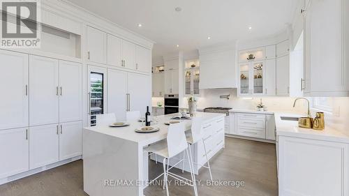 22 Sanderson Crescent, Richmond Hill (North Richvale), ON - Indoor Photo Showing Kitchen With Upgraded Kitchen