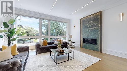 22 Sanderson Crescent, Richmond Hill (North Richvale), ON - Indoor Photo Showing Living Room With Fireplace