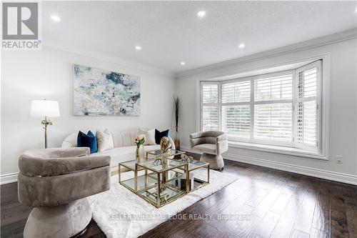 414 Yale Crescent, Oakville (Bronte West), ON - Indoor Photo Showing Living Room