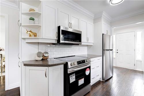 Kitchen - 414 Yale Crescent, Oakville, ON - Indoor Photo Showing Kitchen With Stainless Steel Kitchen With Upgraded Kitchen