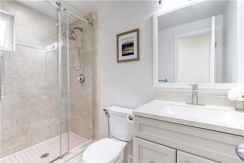 Main Floor - 3PC Bath - 414 Yale Crescent, Oakville, ON - Indoor Photo Showing Bathroom