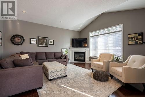 29 Stapleton Place, Barrie (Ardagh), ON - Indoor Photo Showing Living Room With Fireplace