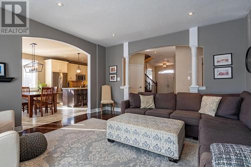 29 Stapleton Place, Barrie (Ardagh), ON - Indoor Photo Showing Living Room