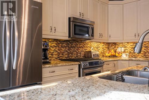 29 Stapleton Place, Barrie (Ardagh), ON - Indoor Photo Showing Kitchen With Double Sink With Upgraded Kitchen