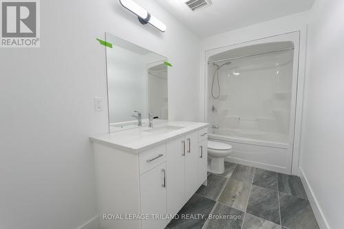 Main Washroom - Previous Model - 3915 Big Leaf Trail, London, ON - Indoor Photo Showing Bathroom