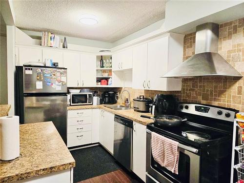 1000 Cedarglen Gate|Unit #520, Mississauga, ON - Indoor Photo Showing Kitchen With Double Sink