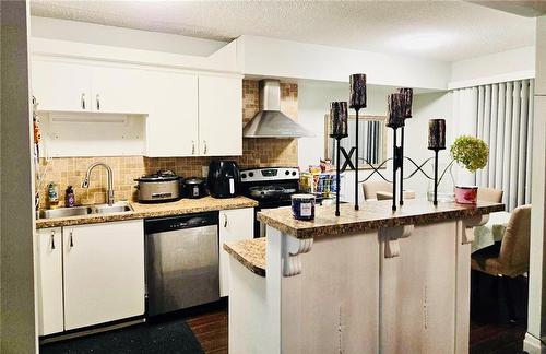 1000 Cedarglen Gate|Unit #520, Mississauga, ON - Indoor Photo Showing Kitchen With Double Sink