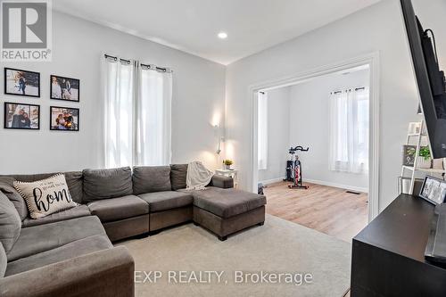 191 Catherine Street, North Middlesex (Parkhill), ON - Indoor Photo Showing Living Room