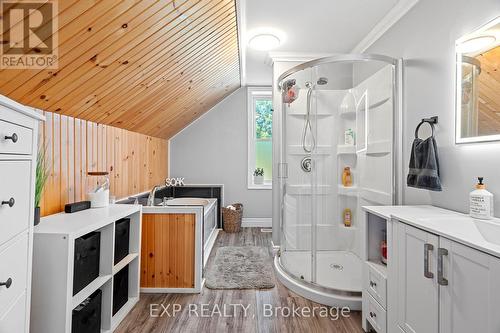 191 Catherine Street, North Middlesex (Parkhill), ON - Indoor Photo Showing Bathroom