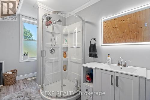 191 Catherine Street, North Middlesex (Parkhill), ON - Indoor Photo Showing Bathroom