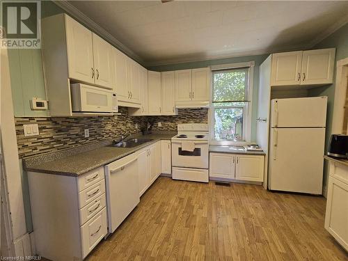 590 Wyld Street, North Bay, ON - Indoor Photo Showing Kitchen With Double Sink