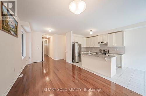 31 Ducharme Drive, Richmond Hill, ON - Indoor Photo Showing Kitchen