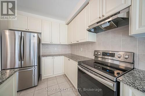 31 Ducharme Drive, Richmond Hill, ON - Indoor Photo Showing Kitchen