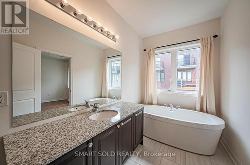 31 Ducharme Drive, Richmond Hill, ON - Indoor Photo Showing Bathroom