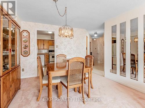 811 - 250 Davis Drive, Newmarket (Central Newmarket), ON - Indoor Photo Showing Dining Room